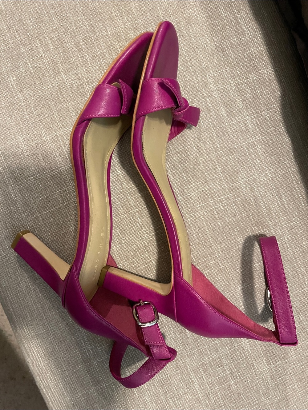 Marc Fisher Glam Sandal Size8.5 Hot Pink Feminine Elegance Minimalist Girly Sexy